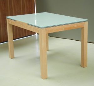 Table rectangulaire avec plateau verre trempé